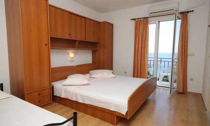 Brela Apartment | Studio flat with balcony and sea view Brela, Makarska (AS-6895-c)