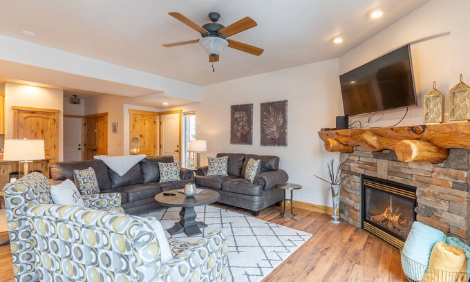 Somers Condo | Updated condo with peek-a-boo lake views, deck, W/D, fireplace, & lake access