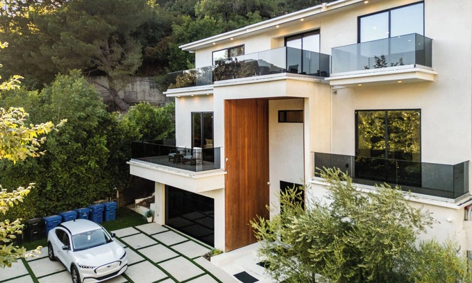 Laurel Canyon Villa | Willow Glen 2 - Warm Contemporary Estate with Open Floor Plan + Pool & Spa