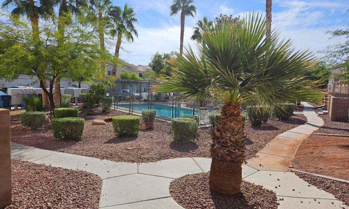 North Las Vegas House | Spacious Townhome 4 Bedroom with 7 Beds Sleeps 13