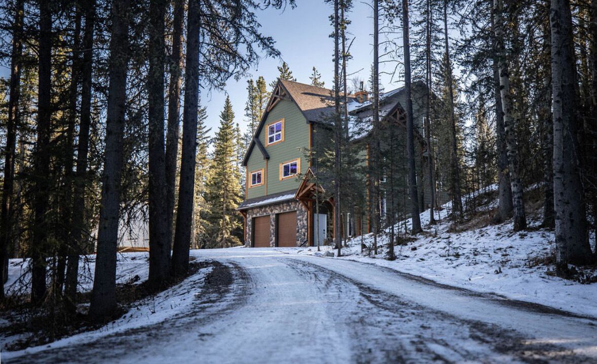 Calgary House | Entire 2 Bedroom Guest Suite with Laundry, Minutes from Bragg Creek!