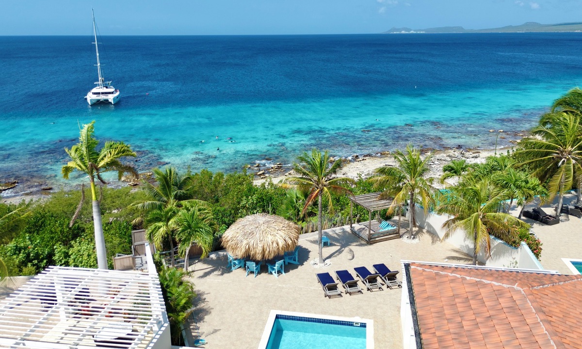 Sabadeco House | Crown Ridge 12 – Oceanfront home with private pool & infant of a dive site