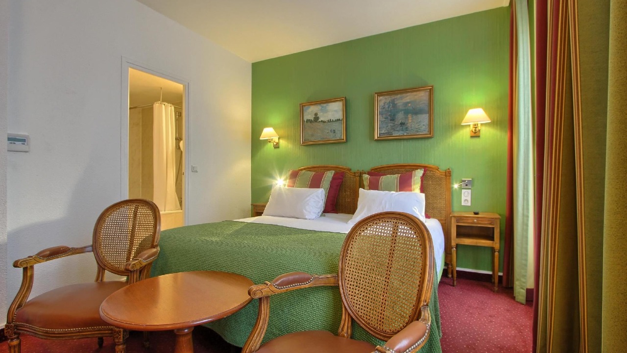 Photo of Bedroom in 7th Arrondissement