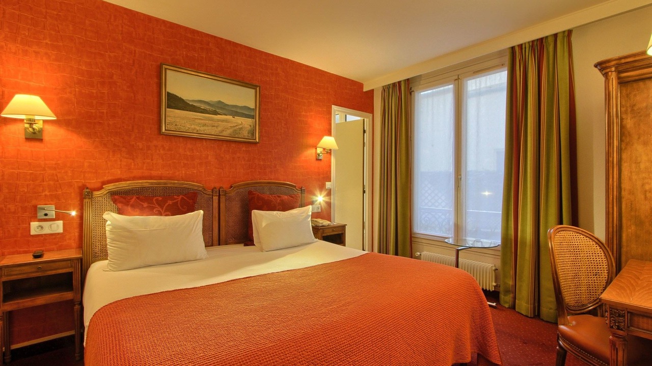 Photo of Bedroom in 7th Arrondissement