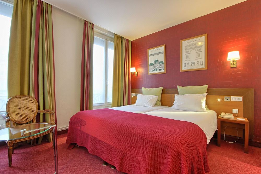 Photo of Bedroom in 7th Arrondissement