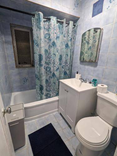 Photo of Bathroom in Golden Glades