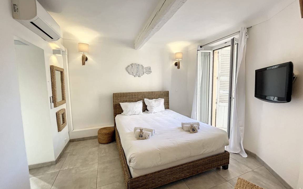 Photo of Bedroom in Cannes City Centre