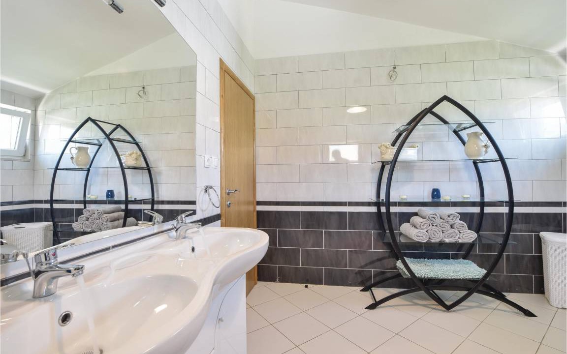 Photo of Bathroom in Dicmo