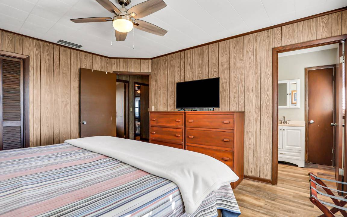 Photo of Bedroom in Crescent Beach