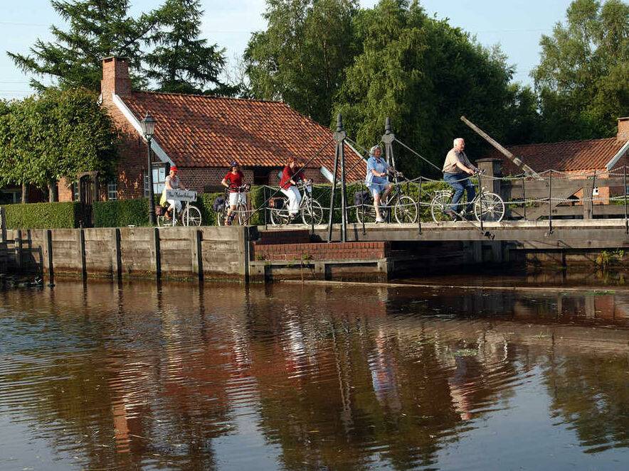 Photo of Others in Versen