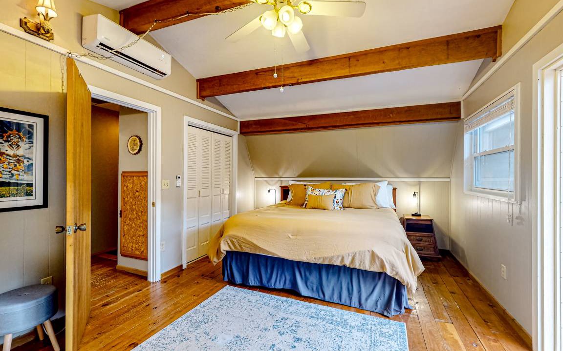 Photo of Bedroom in Bryson City