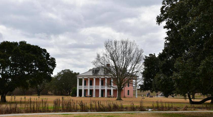 Photo of Buildings in Chalmette
