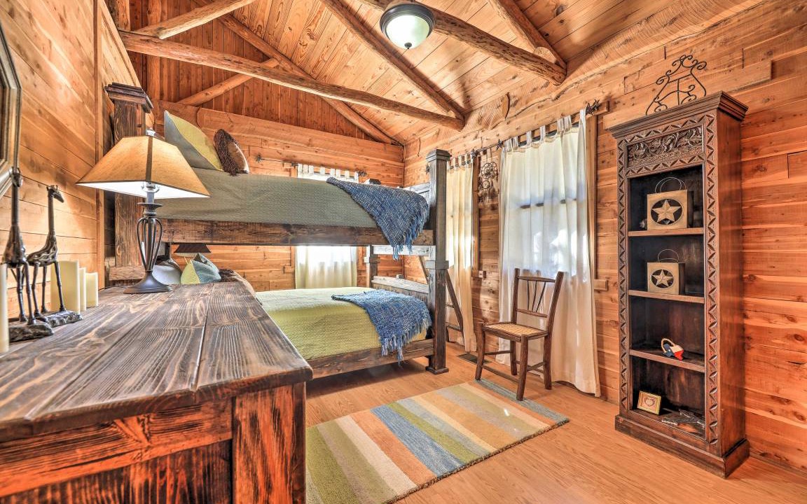 Photo of Bedroom in Canyon Lake