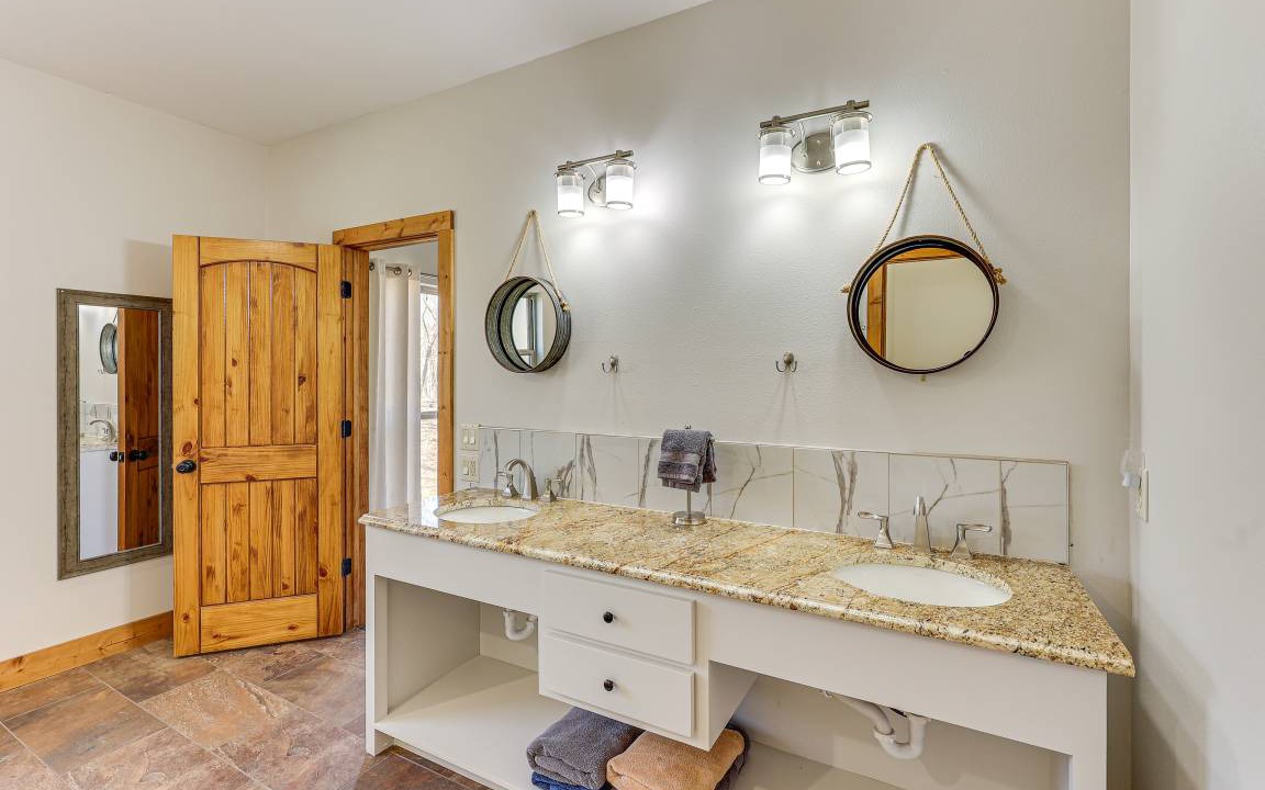 Photo of Bathroom in Golden
