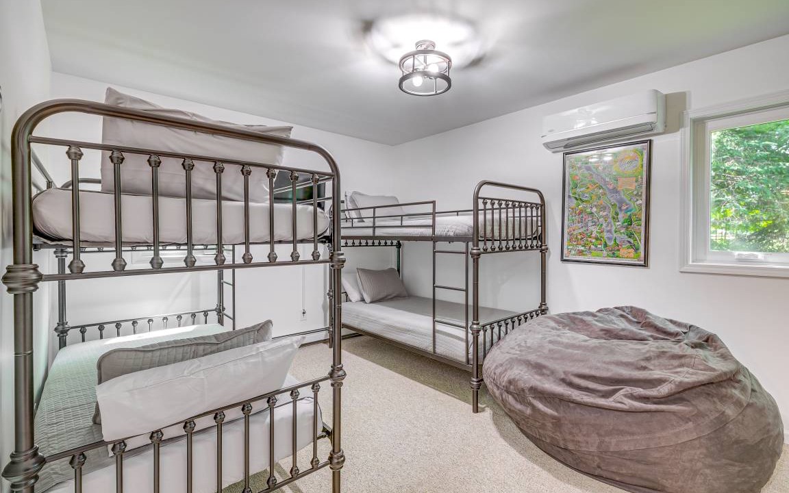 Photo of Bedroom in Alden