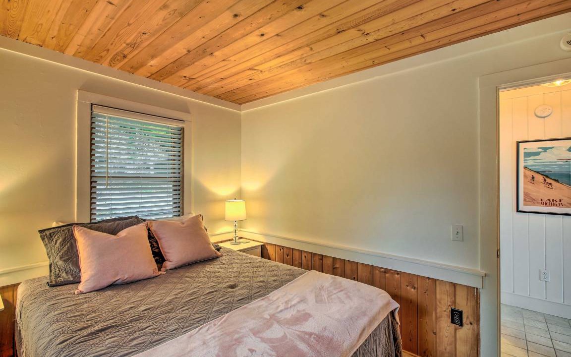 Photo of Bedroom in Glen Arbor