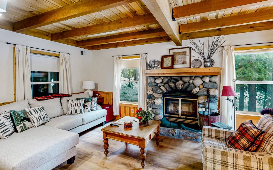 Photo of Livingroom in Tahoe Pines