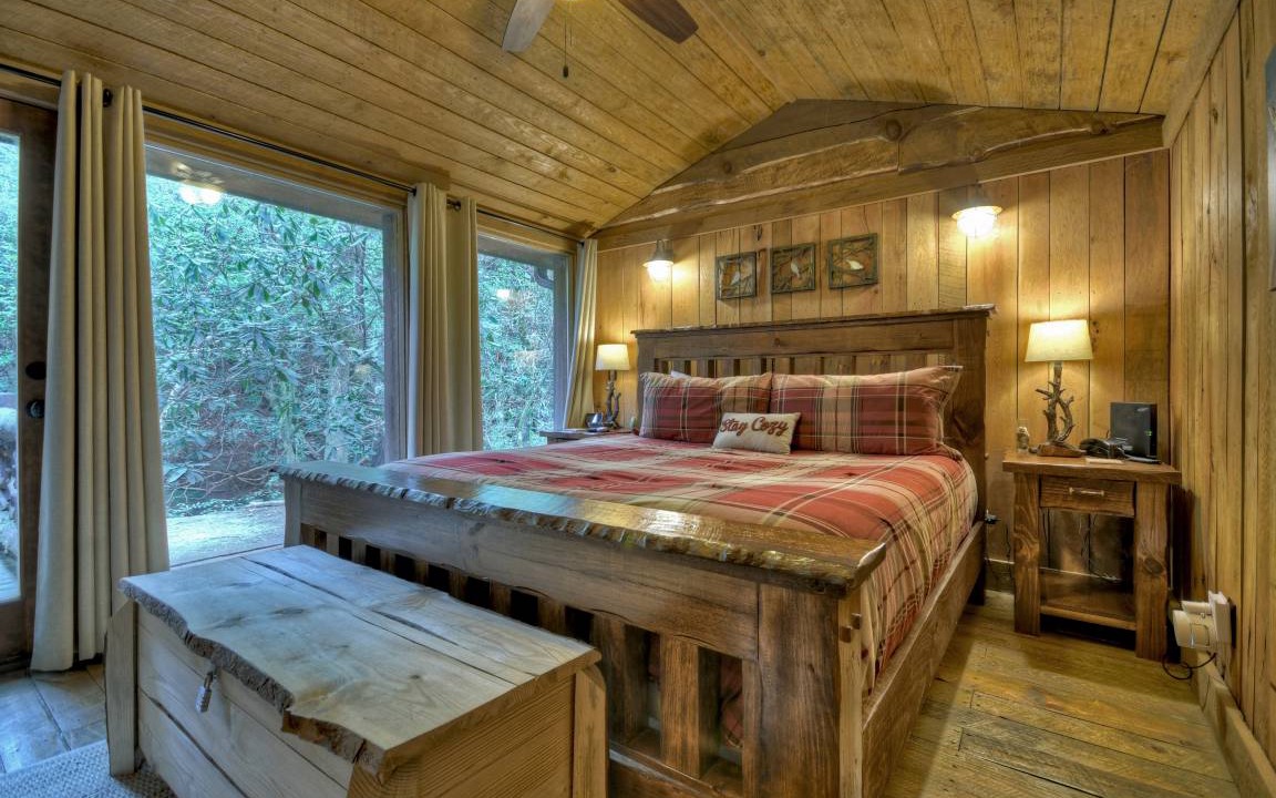 Photo of Bedroom in Mineral Bluff