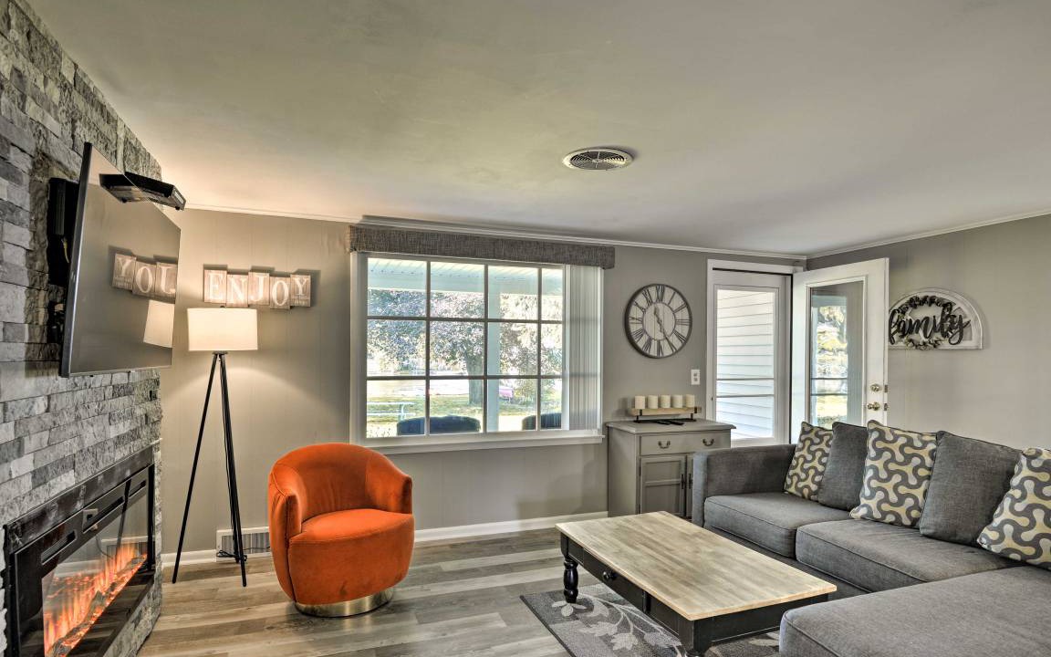 Photo of Livingroom in Homer