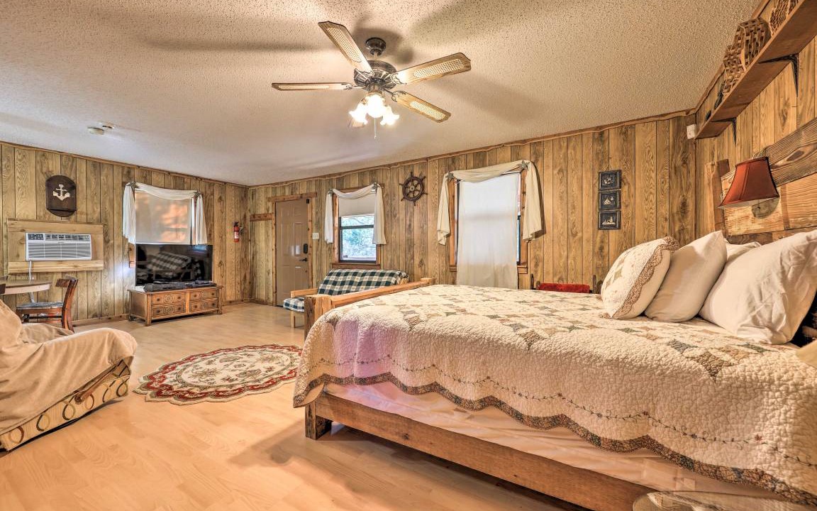 Photo of Bedroom in Canyon Lake