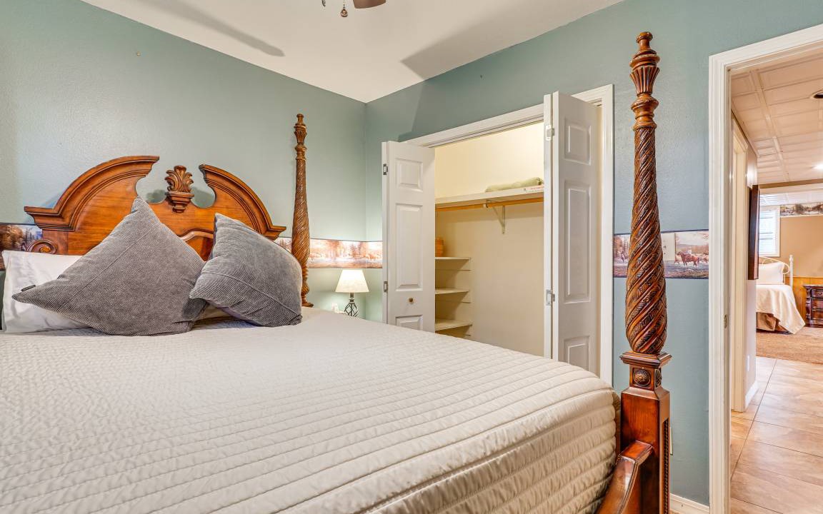 Photo of Bedroom in Sylvan Shores