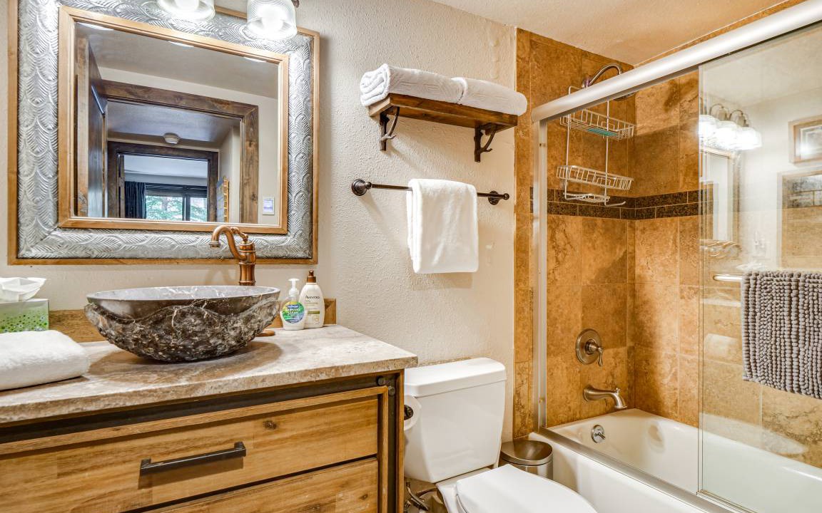 Photo of Bathroom in Peak 9