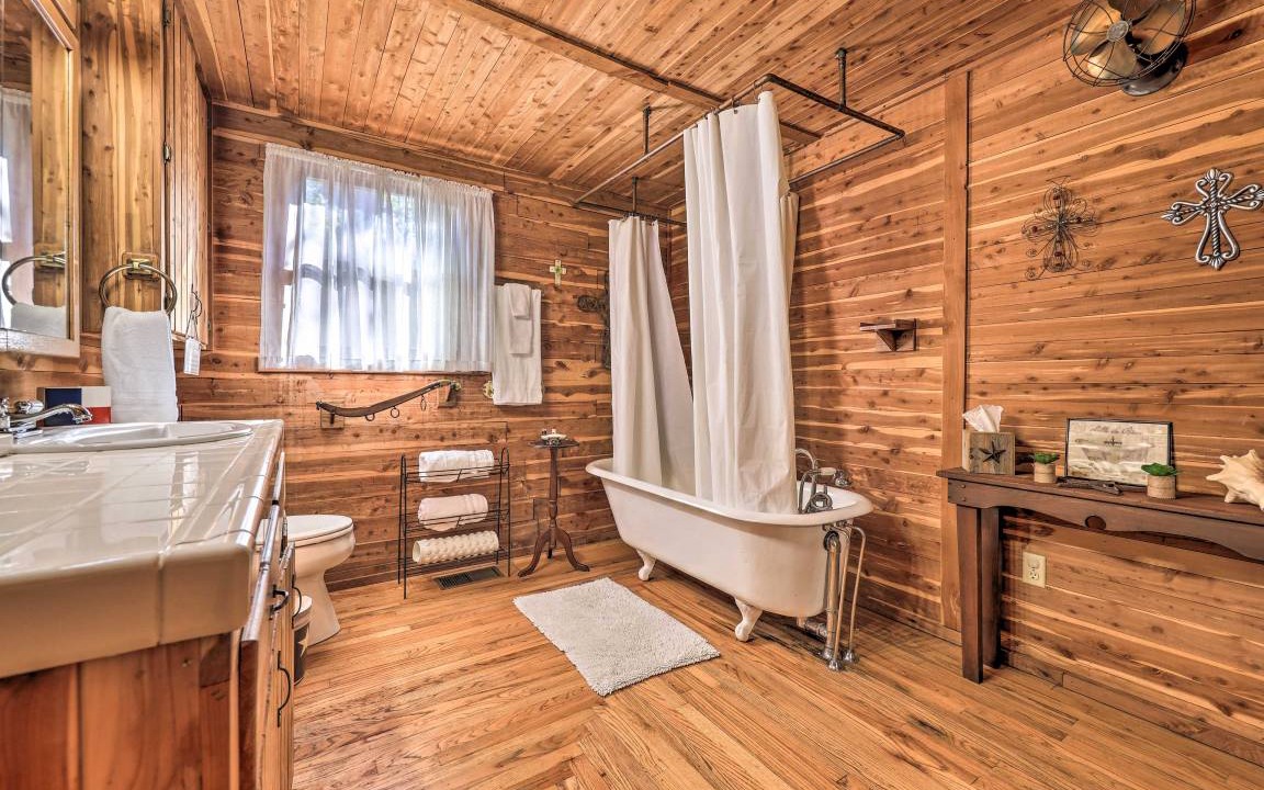 Photo of Bathroom in Canyon Lake