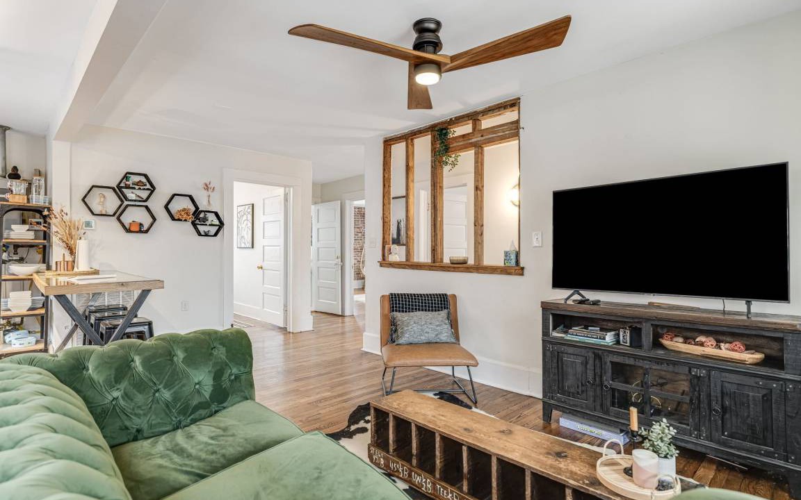 Photo of Livingroom in Woodfin