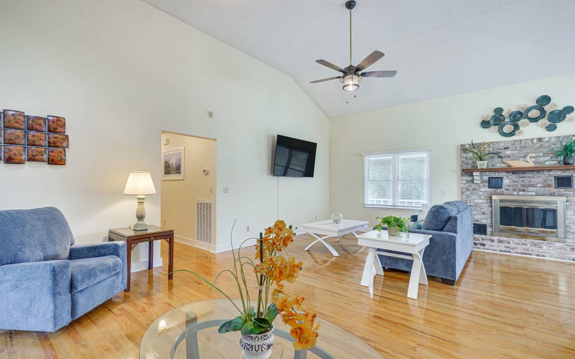 Photo of Livingroom in Mount Pleasant