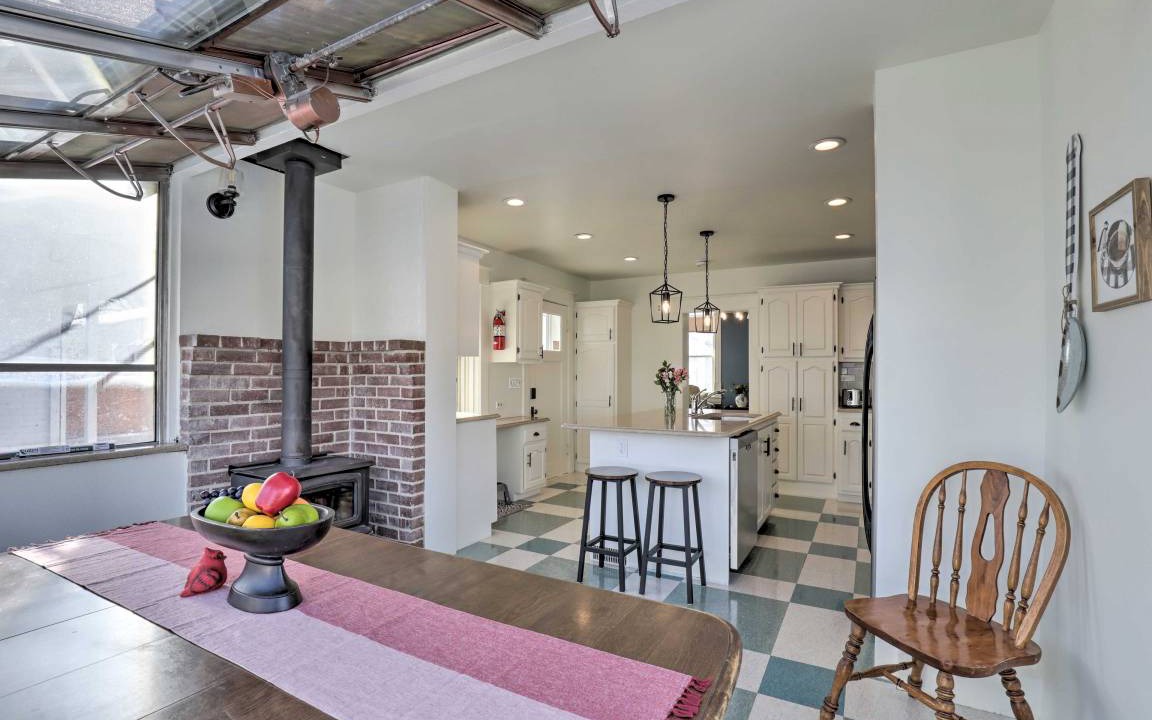 Photo of Livingroom in Mount Pleasant