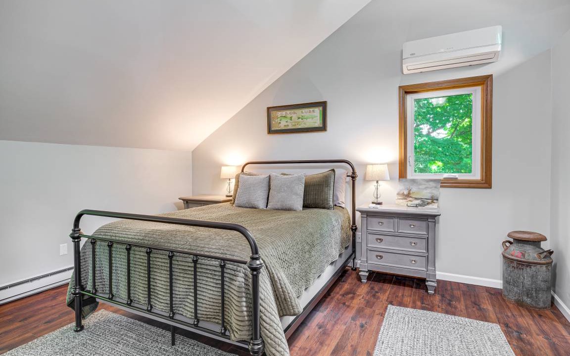 Photo of Bedroom in Alden