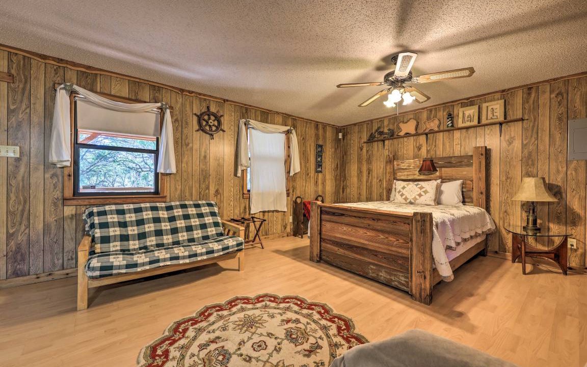 Photo of Bedroom in Canyon Lake