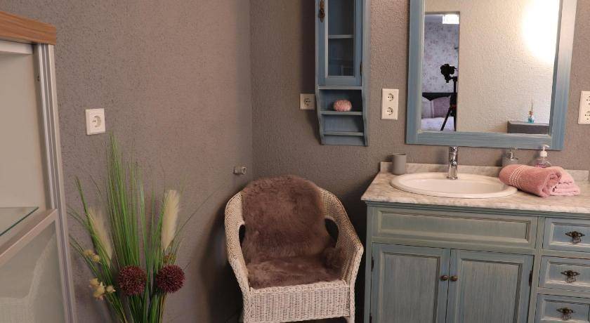 Photo of Bathroom in Steele