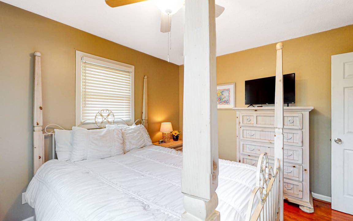 Photo of Bedroom in Atlantic Beach