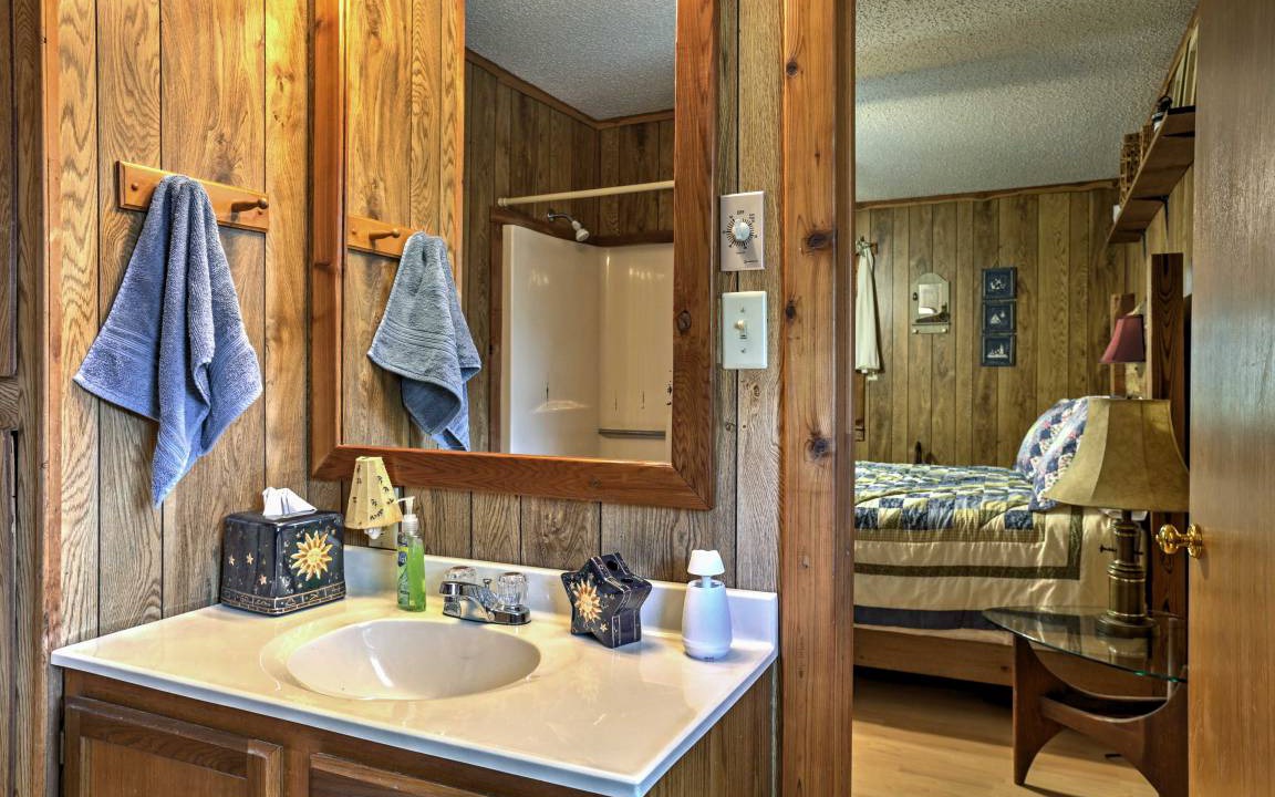 Photo of Bathroom in Canyon Lake