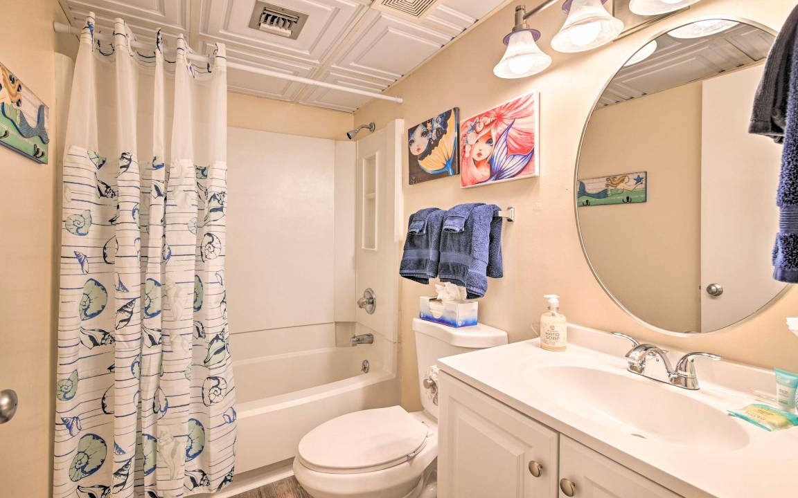 Photo of Bathroom in Garden City