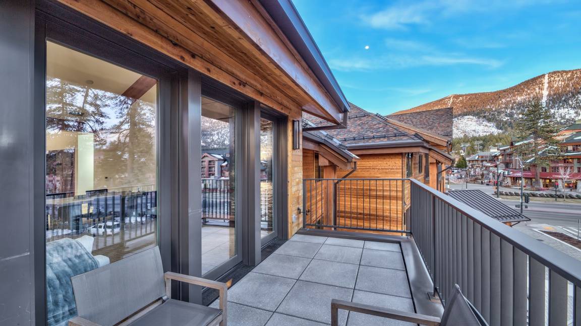 Photo of Patio Balcony in Lakeside Park