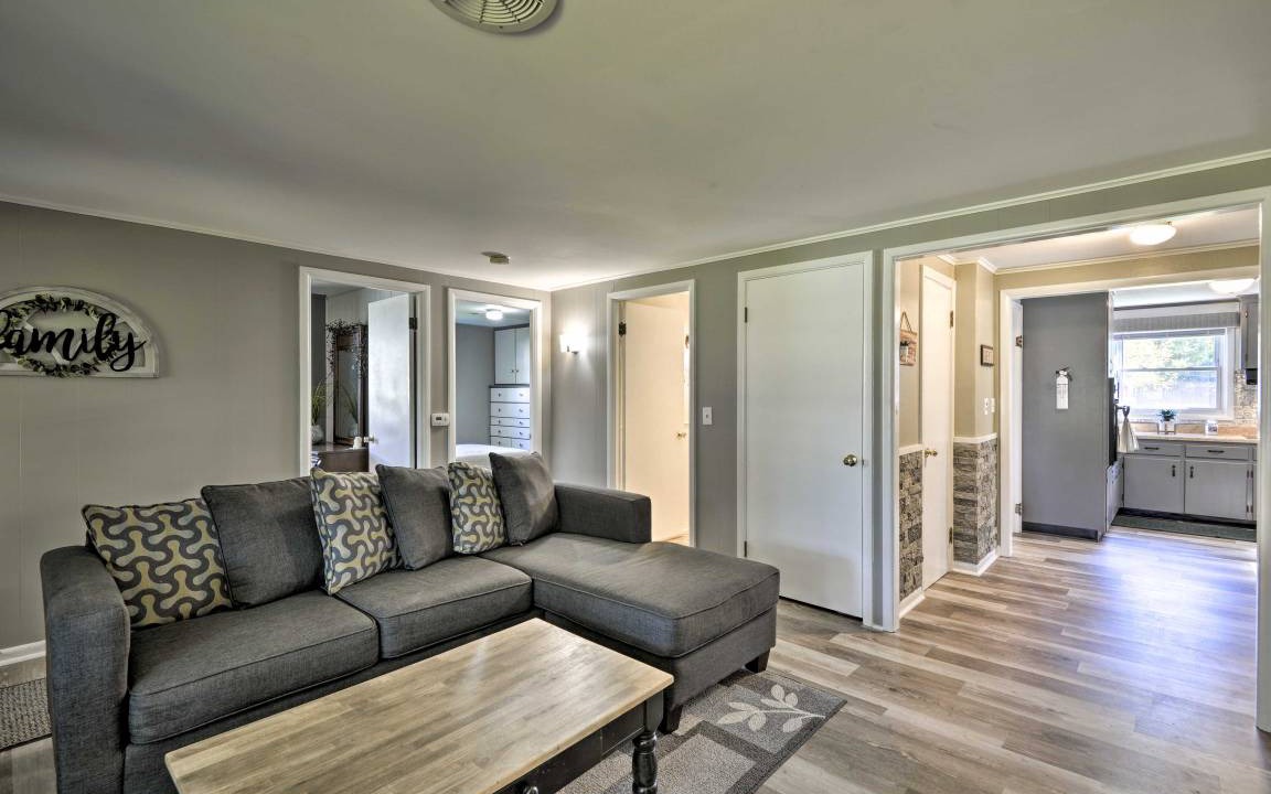 Photo of Livingroom in Homer