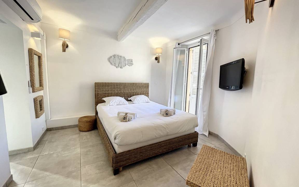 Photo of Bedroom in Cannes City Centre