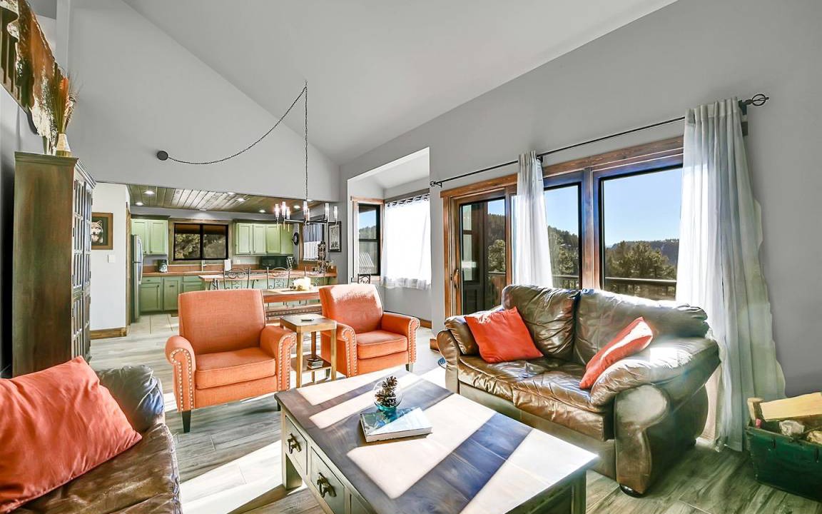 Photo of Livingroom in Evergreen