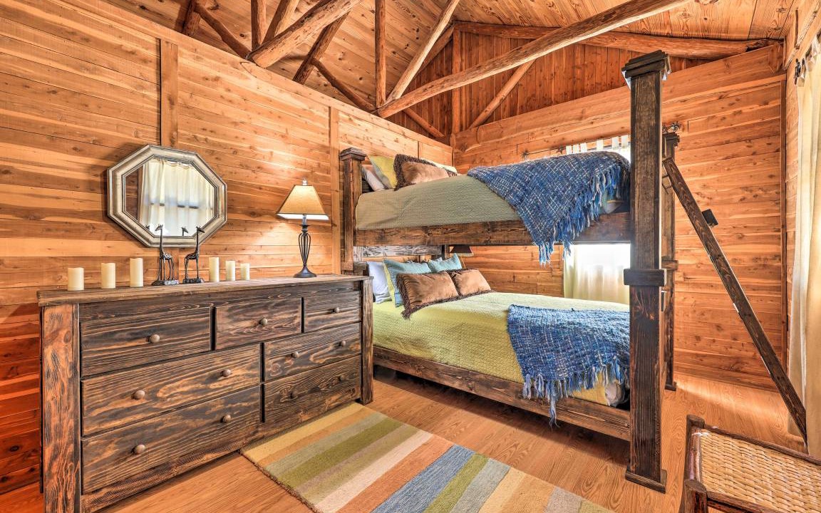Photo of Bedroom in Canyon Lake