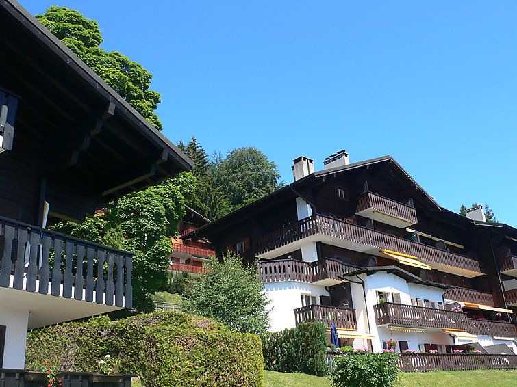 Photo of Buildings in Arveyes