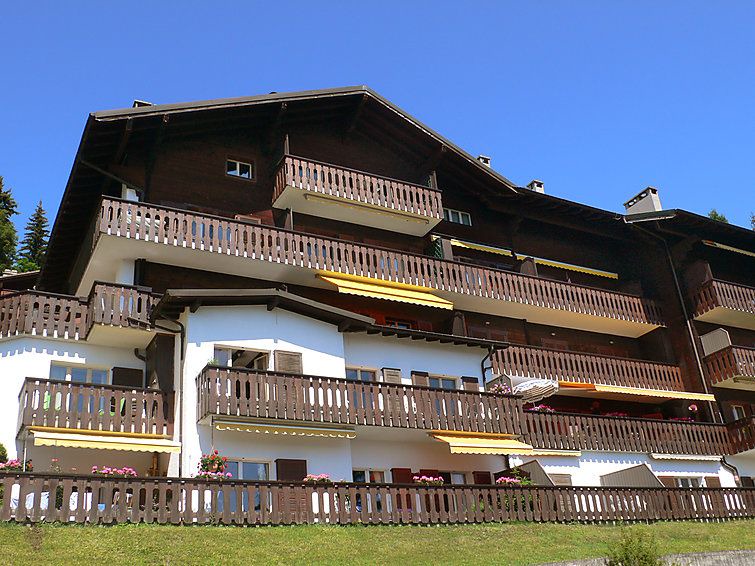 Photo of Buildings in Arveyes