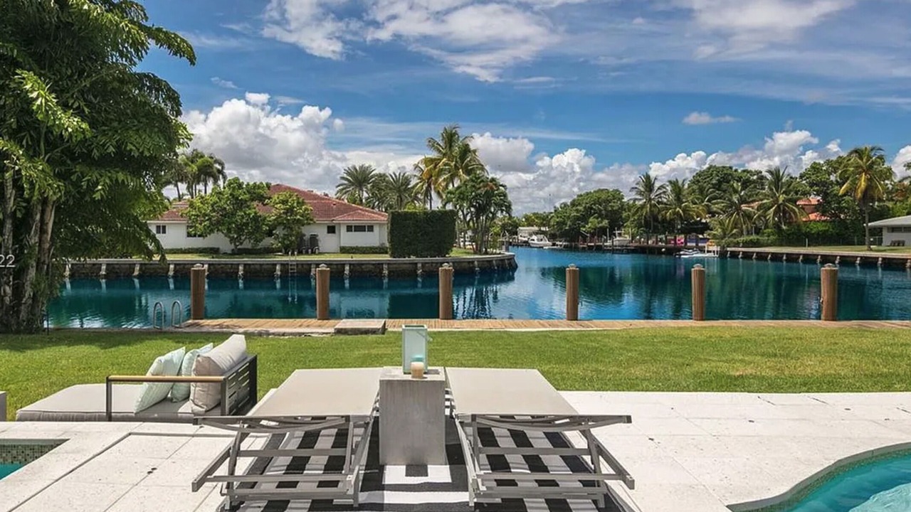 Photo of Outdoor in Hallandale Beach