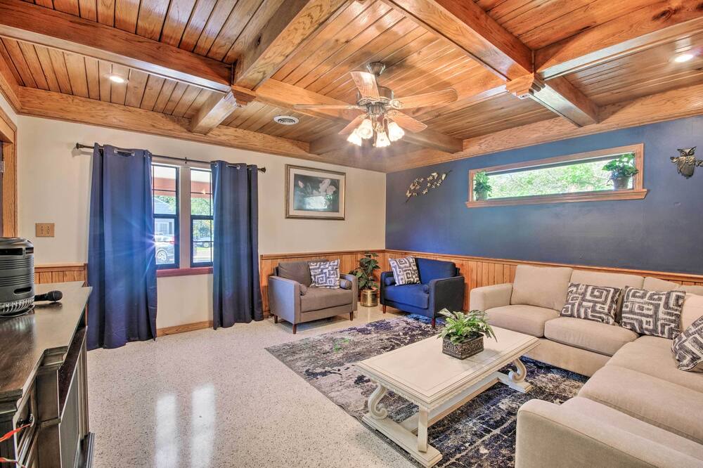 Photo of Livingroom in Newton
