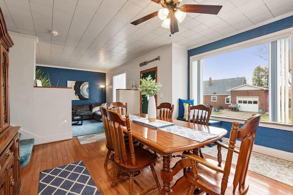 Photo of Livingroom in New Kensington