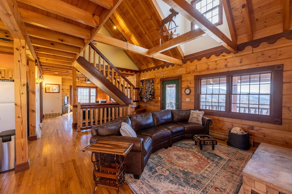 Photo of Livingroom in Mountain Base