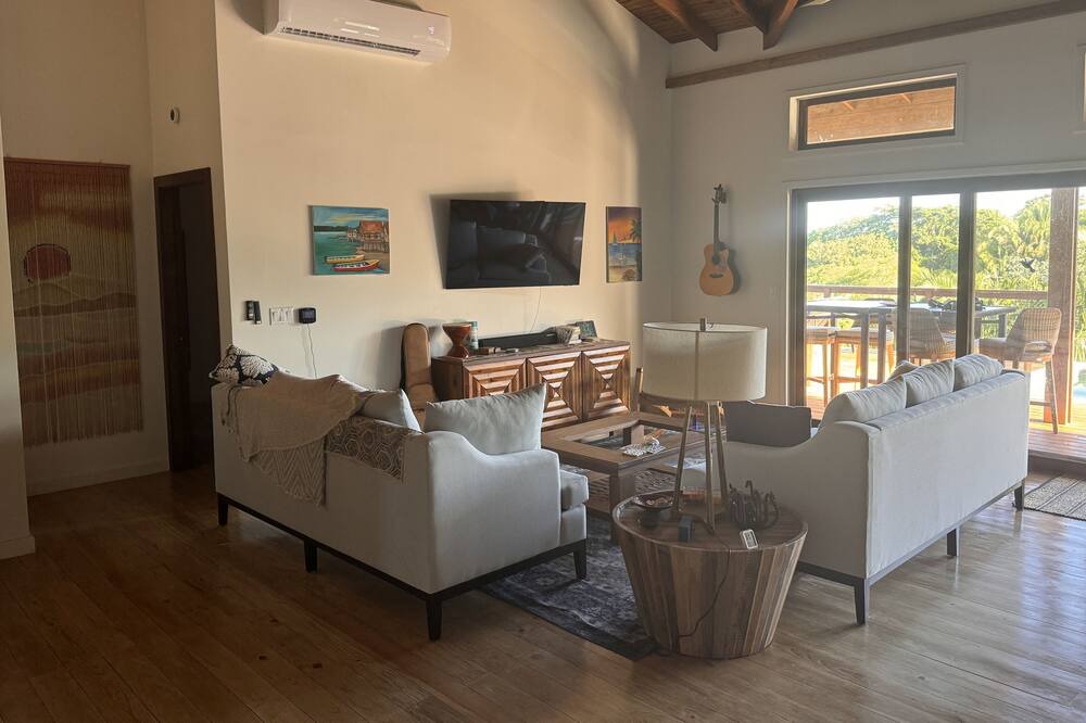 Photo of Livingroom in Palmetto Bay