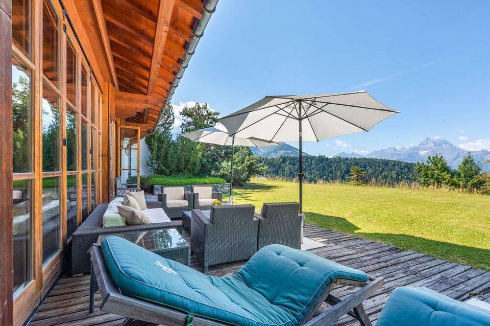 Photo of Outdoor in Arveyes
