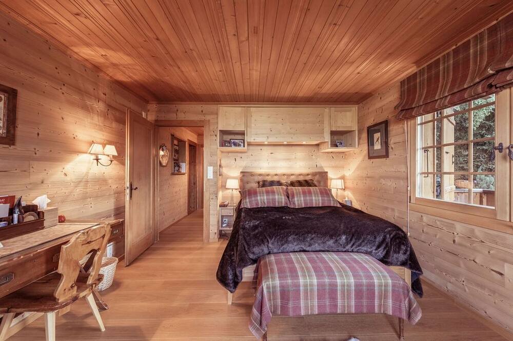 Photo of Bedroom in Arveyes